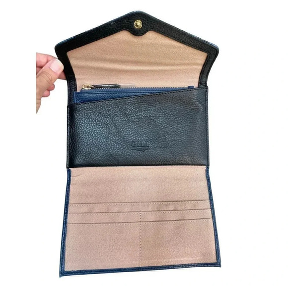 NWOT G.I.L.I. Leather Clutch - Picture 3 of 4